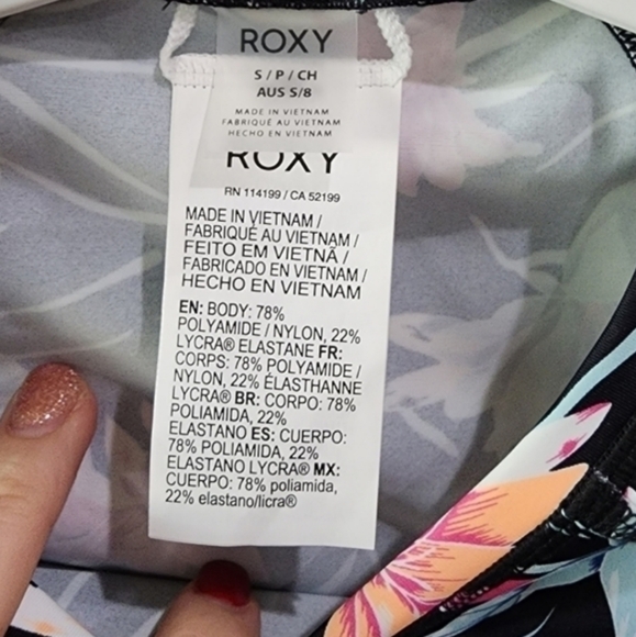 ROXY Active Cropped Long Sleeve Rashguard Size SMALL NWOT - Picture 8 of 9